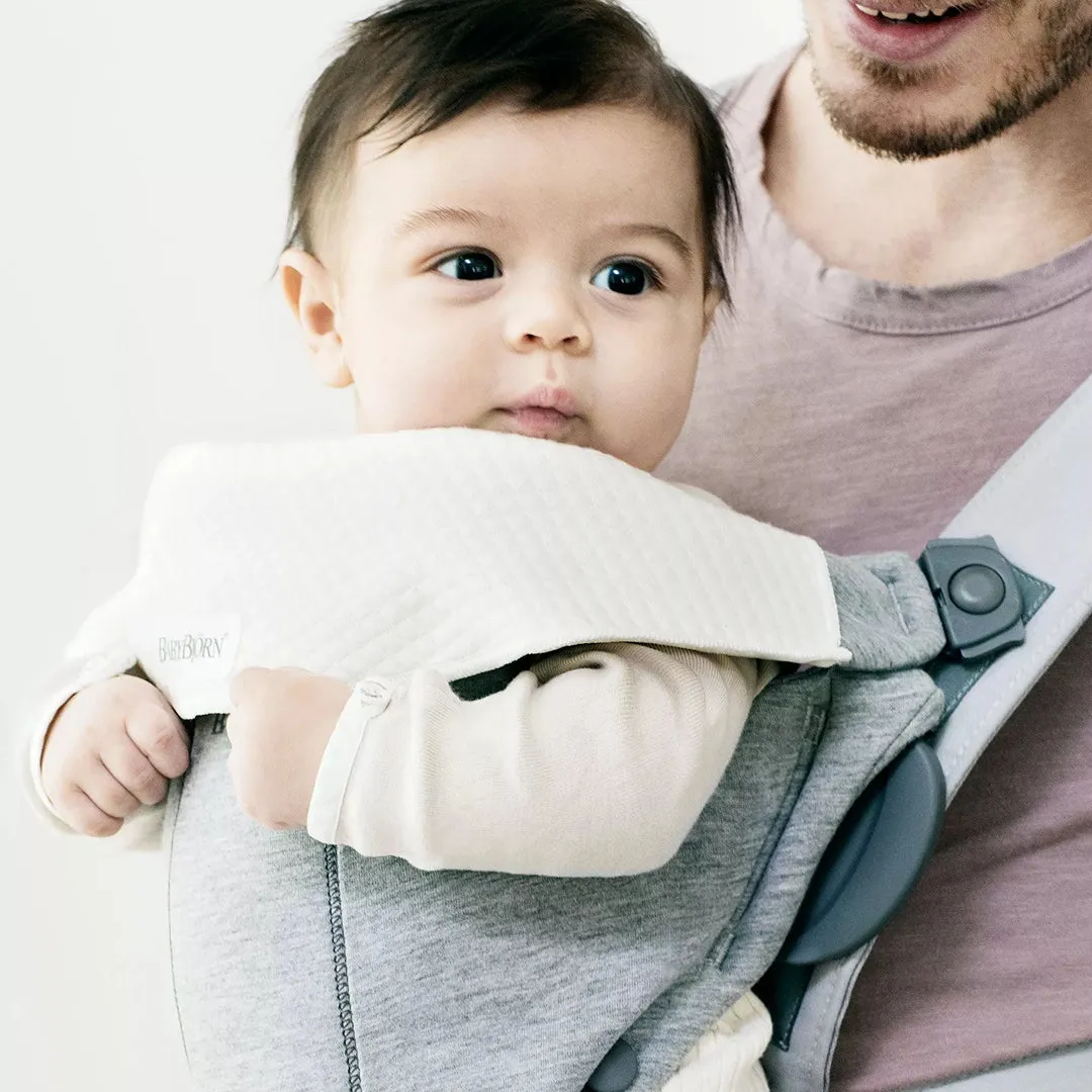 Baby Carrier Mini, 3D Mesh - Grey with 2-pack Bib