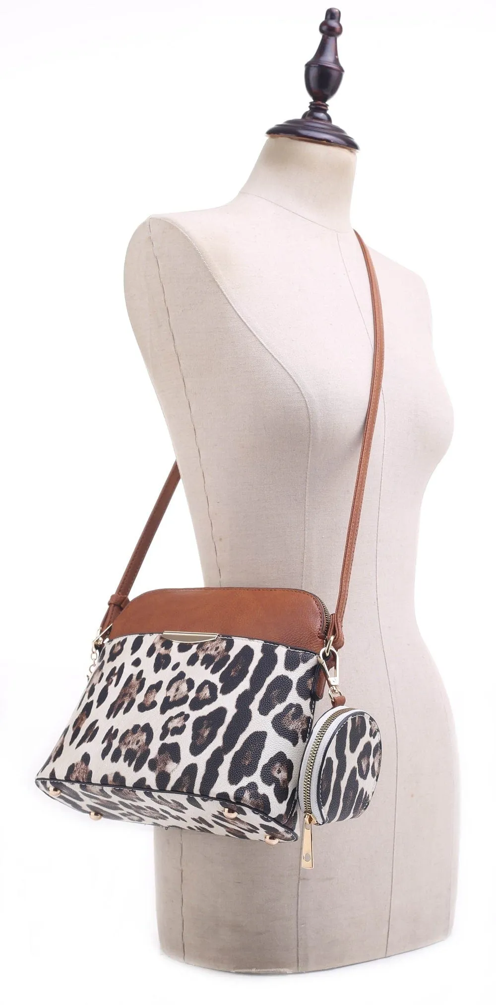 DS95314L2-6 Snow Leopard Front Pocket Dome Crossbody w/ Earbud Case