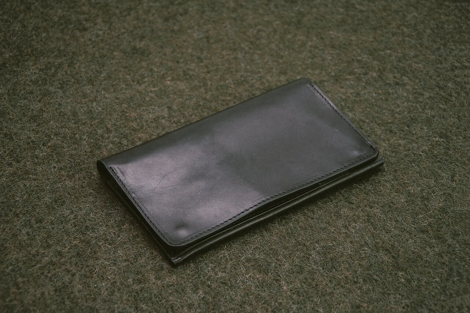 PASSPORT WALLET - black