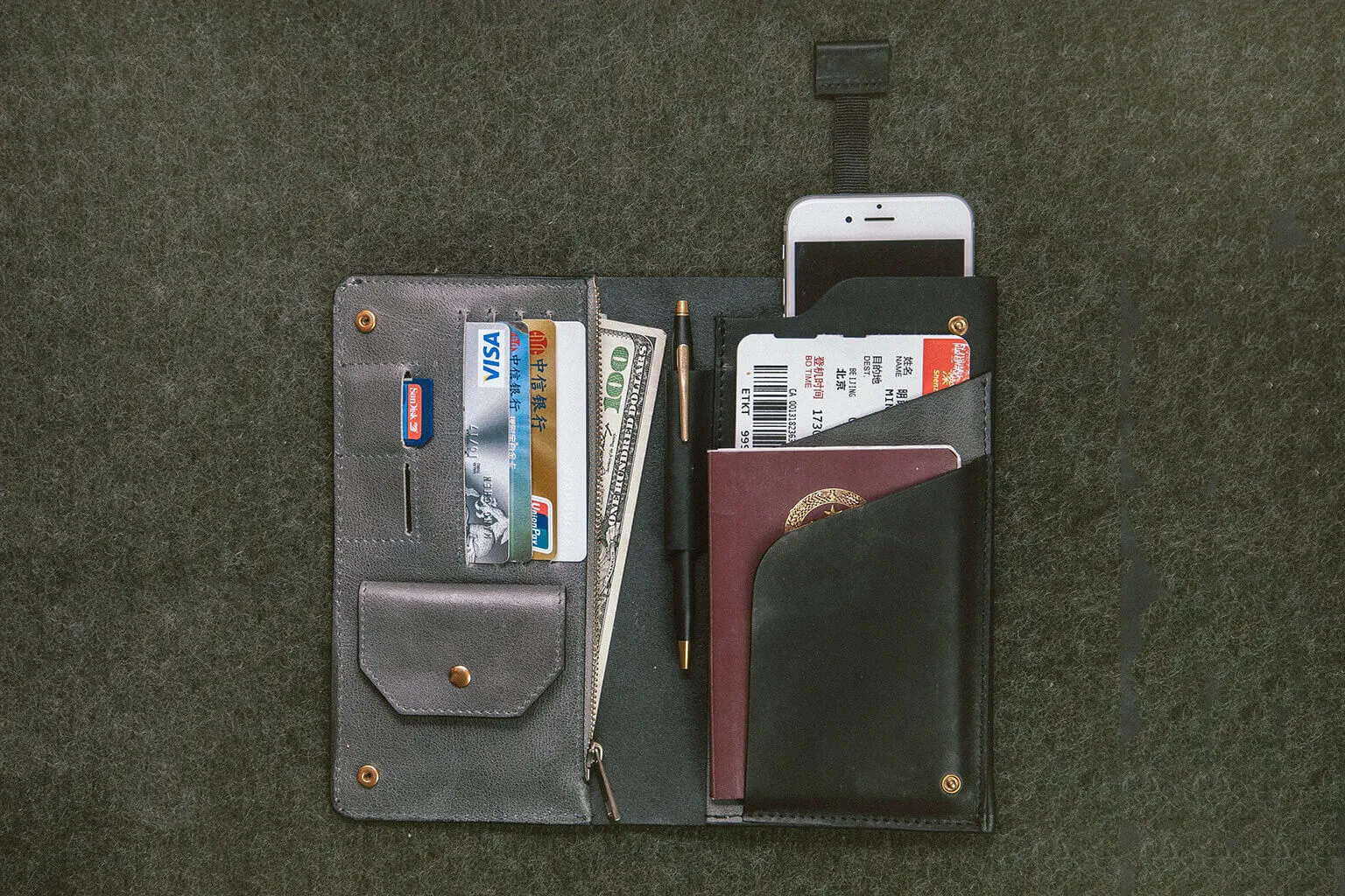 PASSPORT WALLET - black