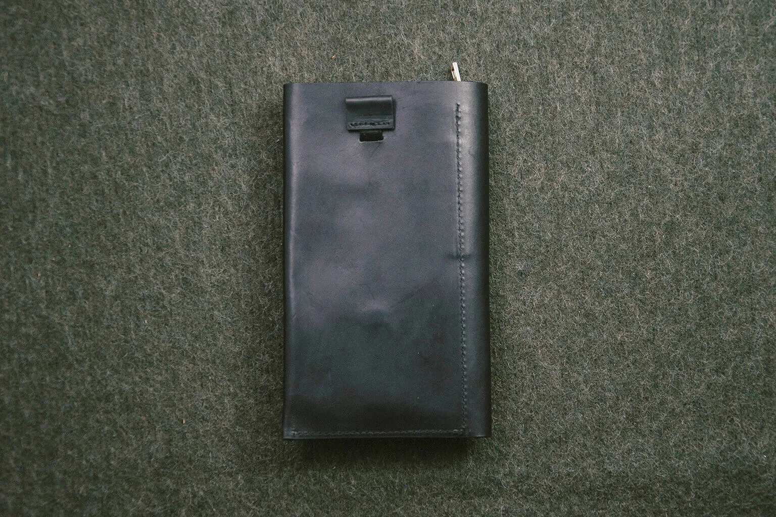 PASSPORT WALLET - black