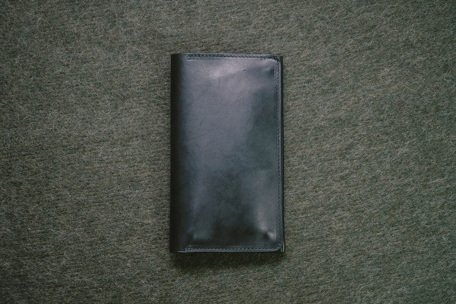 PASSPORT WALLET - black